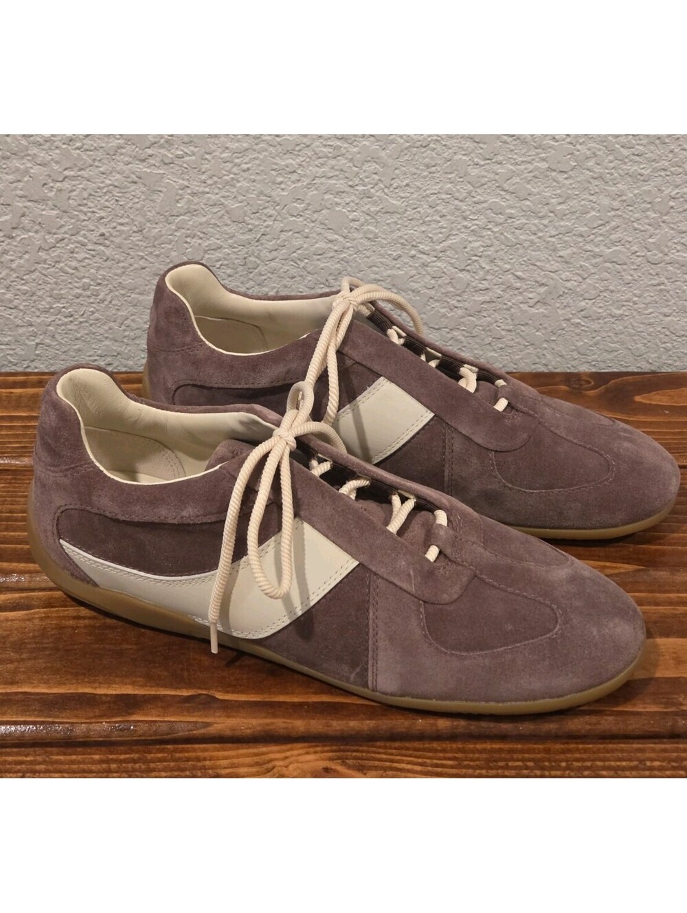 Vince Solaris Sneakers Women's US 9.5 Koala Taupe Suede Leather Lace Up Shoes
